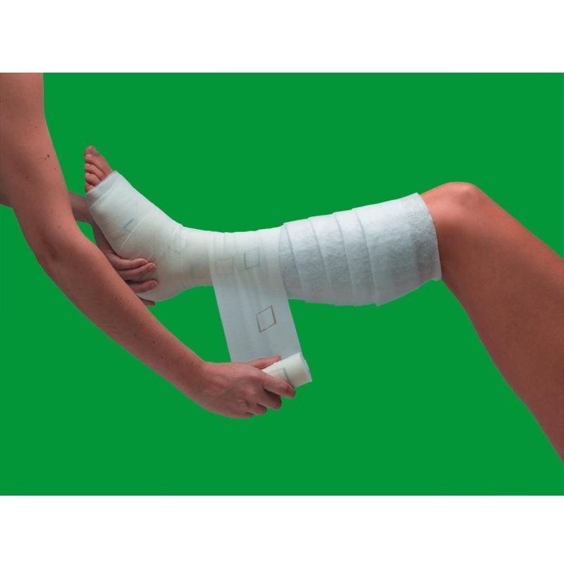 Setopress bandage being applied to patient’s lower leg with graduated pressure. Provides consistent high compression for wound care. TacMed Australia – professional dressing for venous insufficiency management.