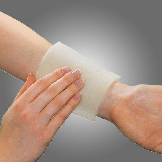 AeroBurn Burn Dressing being applied to a forearm to treat a minor burn. Gel layer soothes and protects the skin. TacMed Australia – fast-acting relief for thermal injuries.